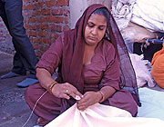 －インド藍、絹・綿織物、絞りを中心として－